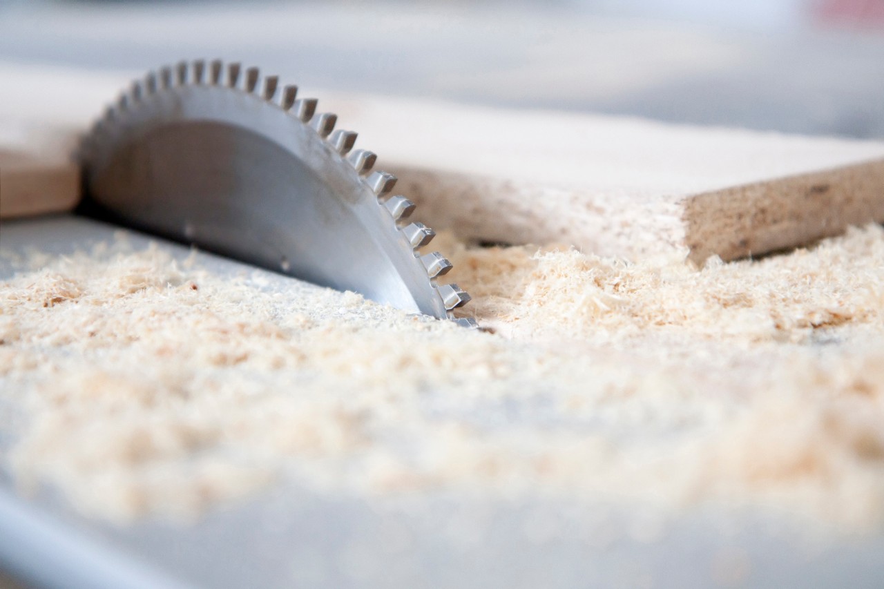 Распил плитных материалов, кромление